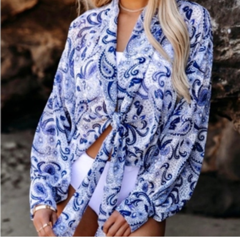 A7- 380 Vici blue paisley kimono size small